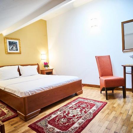 Cozy Attic Room VI Bucureşti Exterior foto