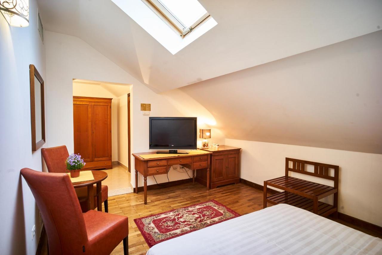 Cozy Attic Room VI Bucureşti Exterior foto